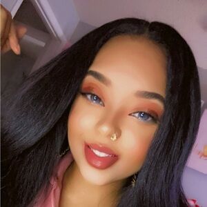 Meet your Posher, Shaninka